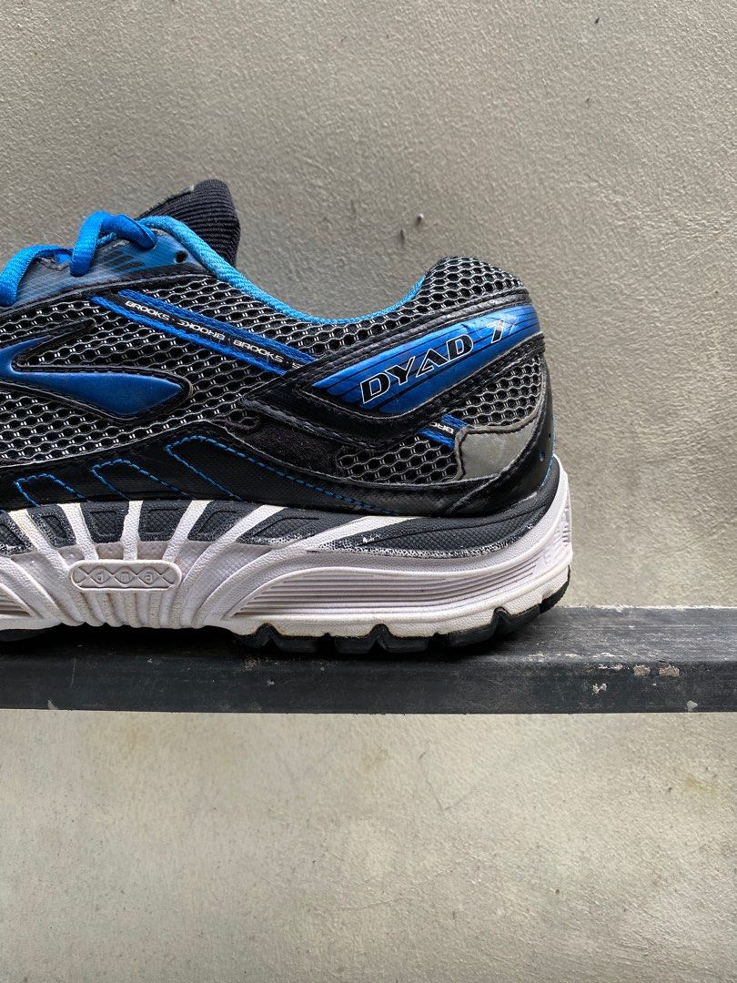 Brooks dyad shop 7 mens gold