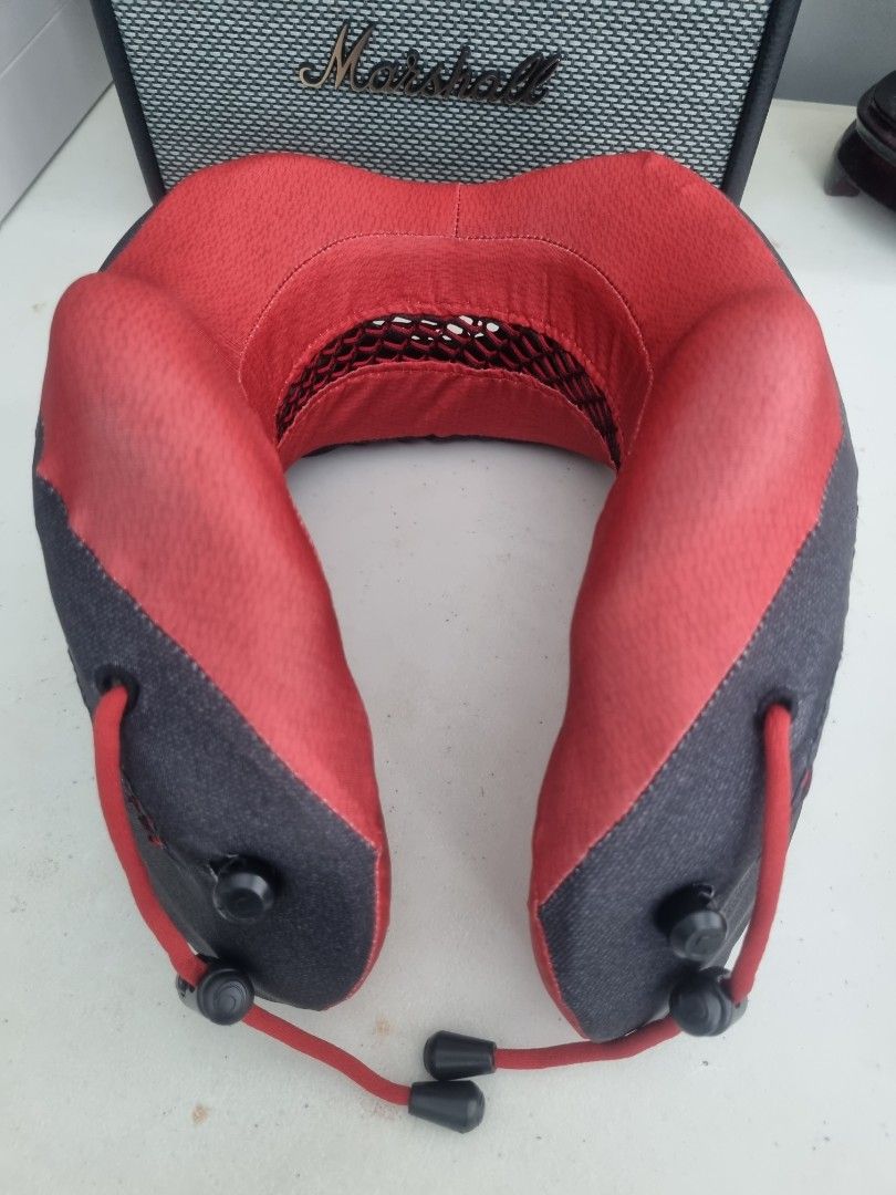 Cabeau Evolution Cool Travel Neck Pillow, Hobbies & Toys, Travel