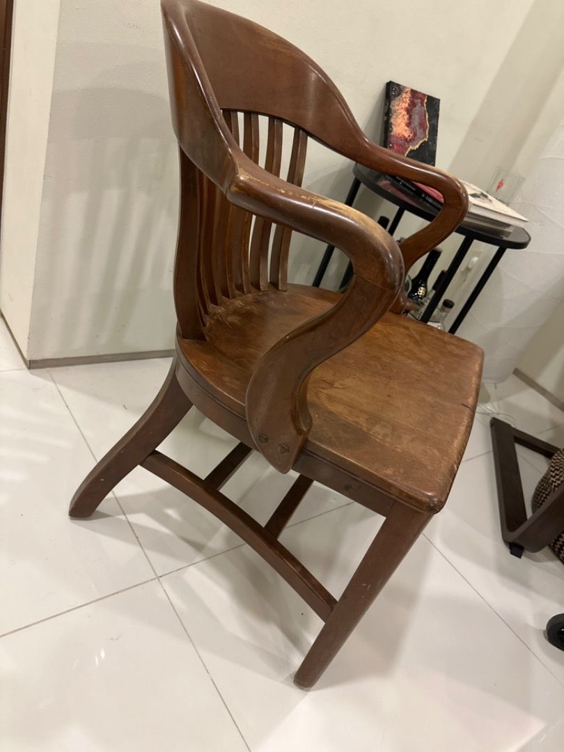 Captain s Chair old fashioned solid wood antique looking chair