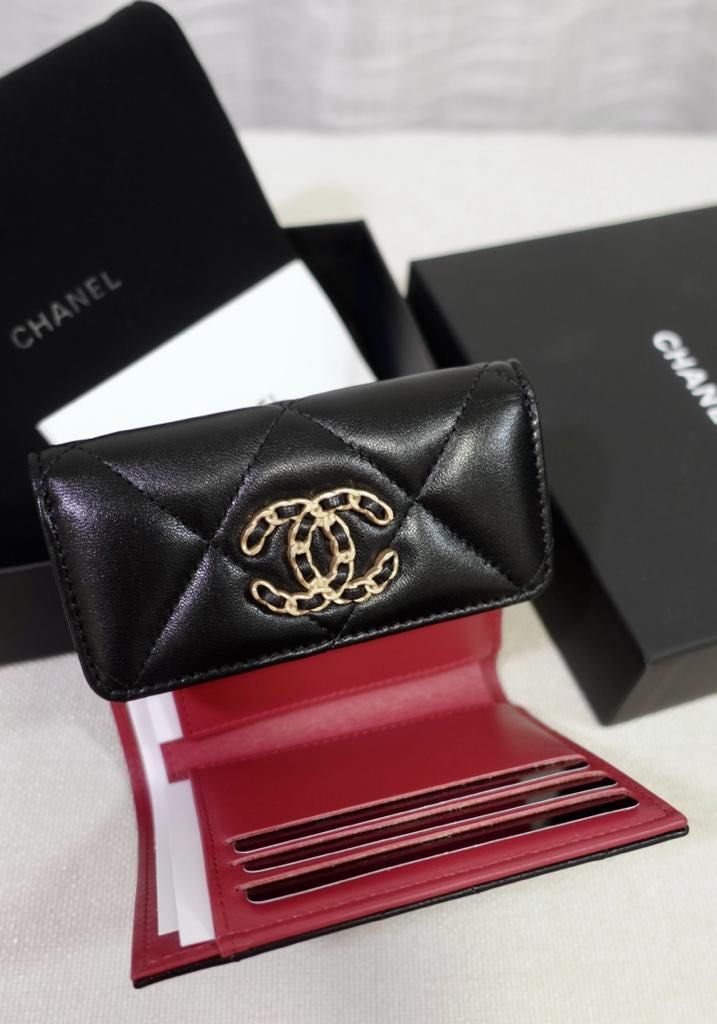 全新chanel 19 small flap wallet, 名牌, 手袋及銀包- Carousell
