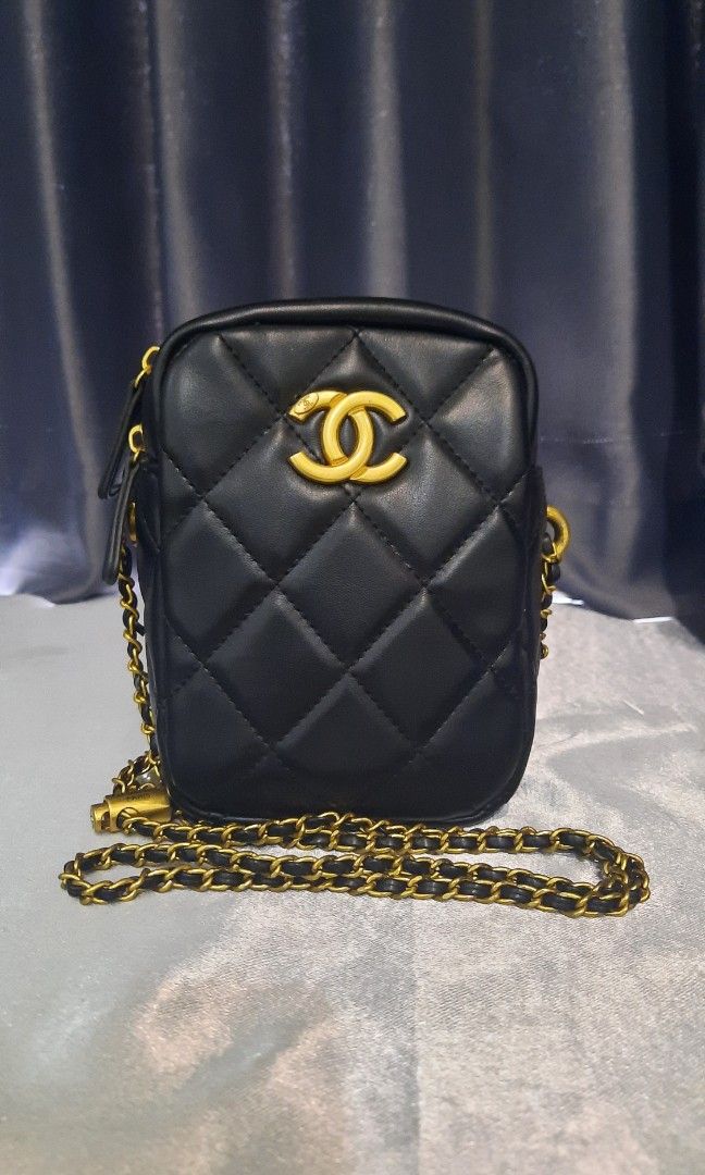 Chanel gift bag, Barang Mewah, Tas & Dompet di Carousell