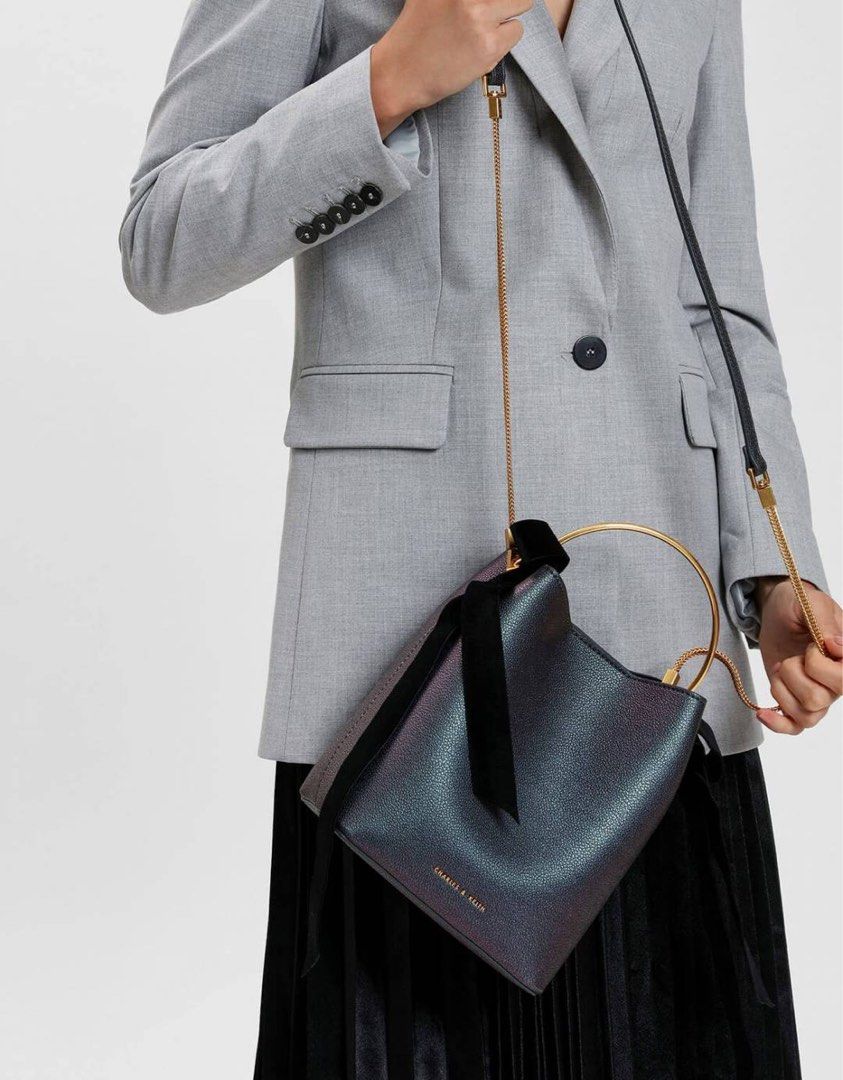 Charles and keith velvet hot sale bow detail bucket bag
