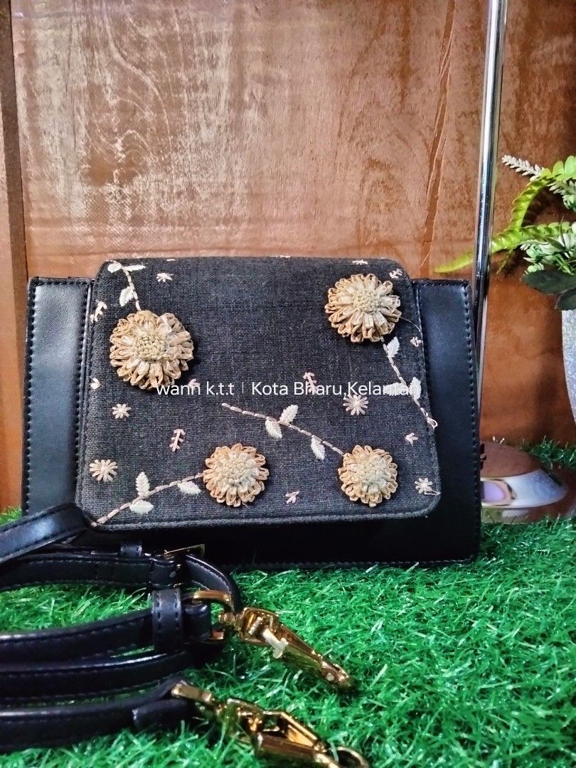 Raffia floral shop crossbody bag