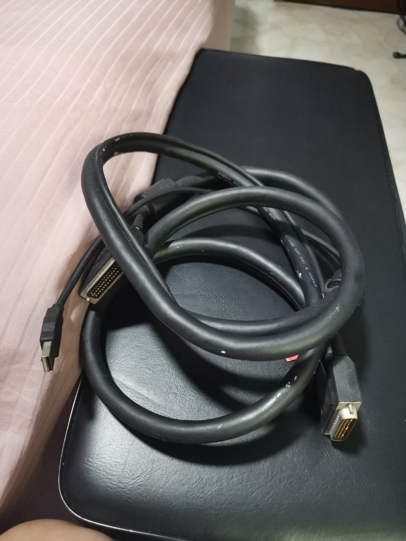 Computer cable (Category: Cables & Adaptors) located in Singapore. Submitted by beateprices (Listing ID 1238488517, Image 1). Description: E154530 AWM 2919 8 DEGREE C 30V VM-1 low voltage computer cable. Collect from 650149 bukit batok or delivery 3 days at $5 or lalamove at standard rates. Wa 90020210.