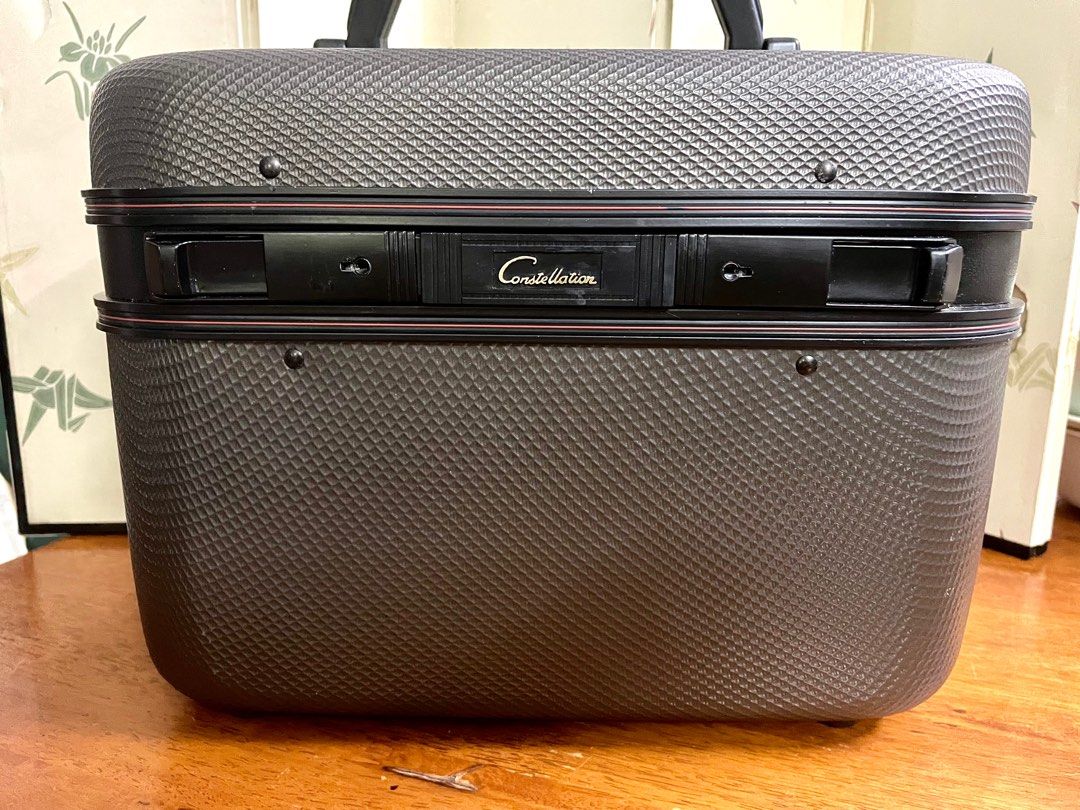 Constellation shop vanity case
