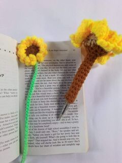 Crochet Bookmark with pen holder