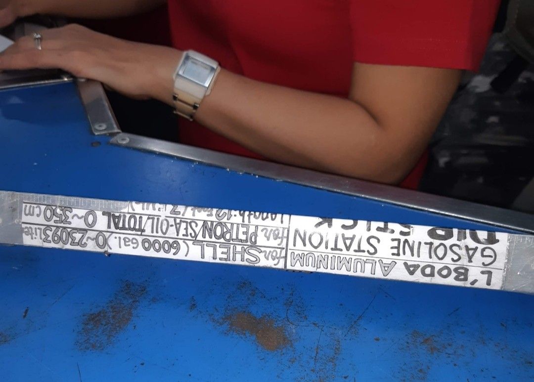 thumbnail image 2 of 2 PCS Motorcycle Gas Caps Vent Hose, CNC Aluminum Gas Fuel Tank Caps Vent Red 2 of 14