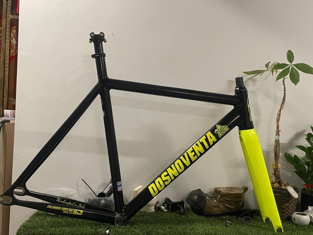 Fond Transparent Avec Un Vélo Haut De Gamme Personnalisé Isolé Et Des