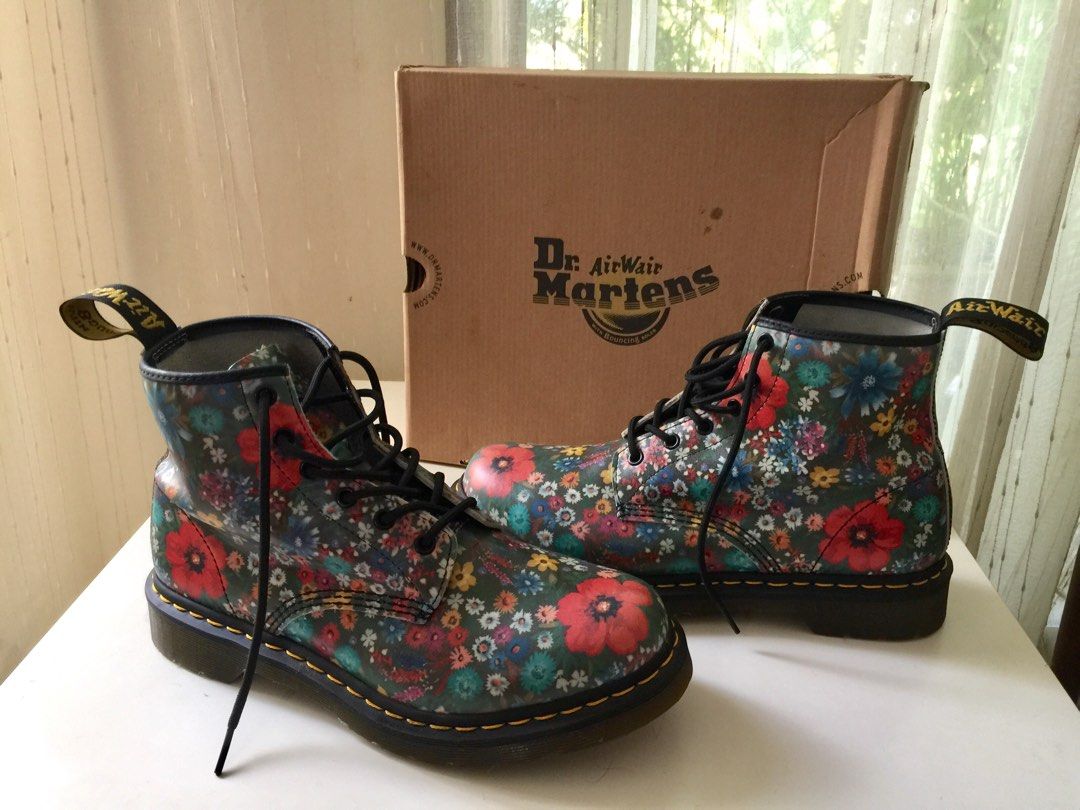 Dr martens hotsell flower boots
