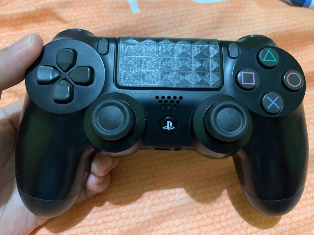 DualShock 4 PS4 Controller LEGIT (Category: Controllers) located in Marilao. Submitted by calibre027 (Listing ID 1225840827, Image 1). Description: DualShock 4 PS4 Controller LEGIT 👉 Very good condition, no issues, no ghost movement 👉 with protector sa touchpad para di magasgas 👉 Sticker label sa likod intact , hindi faded 👉 meetups: karuhatan valenzuela, marilao, meycauayan.