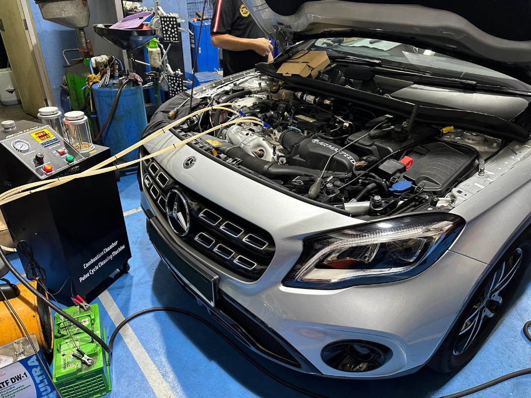 Engine Chemical Flush with Carbon Clean / Engine Combustion Chamber