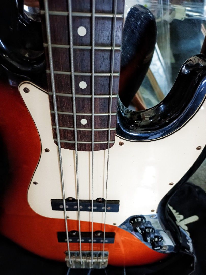 Fender Jazz Bass Made in Mexico, Hobbies & Toys, Music & Media, Musical