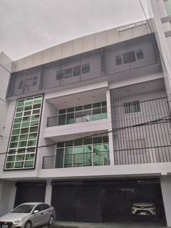 FOR RENT 4 STOREY BUILDING