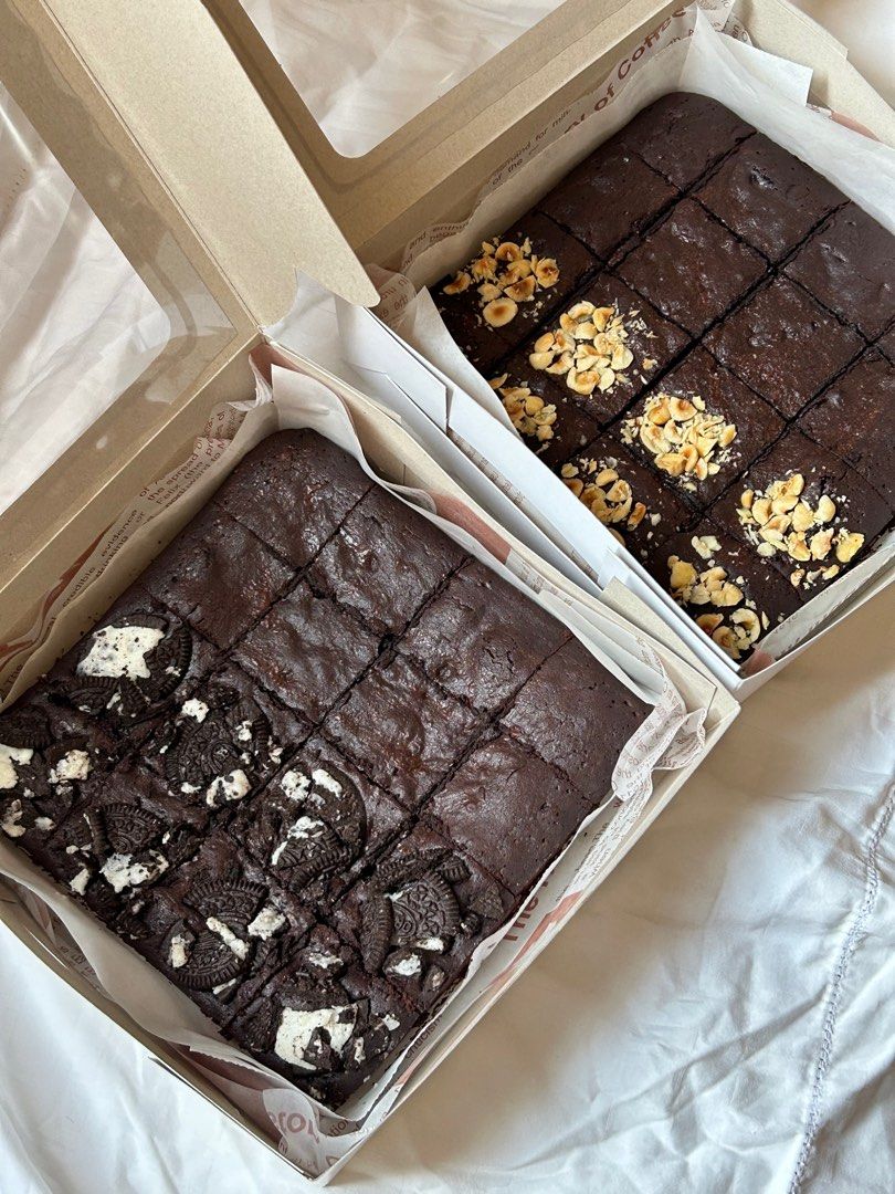 Fudgy Fudge Brownie Oreo hazelnut biscoff cookie, Food & Drinks