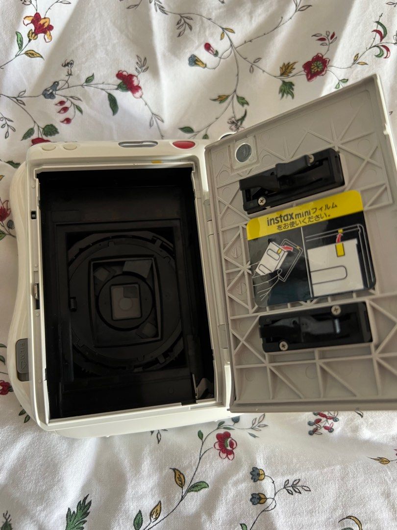 Fujifilm instax mini 25 faulty, Photography, Cameras on Carousell