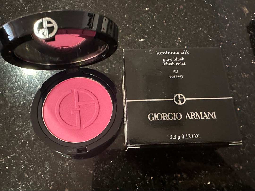 Giorgio Armani luminous silk glow blush 52 Beauty Personal Care