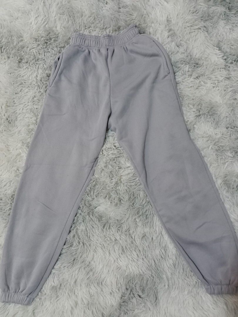 gray sweatpants (Category: Other Bottoms) located in Caloocan City. Submitted by _c14rr (Listing ID 1238605389, Image 1). Description: length:36" +sf minor flaws mop:gcash . . ..