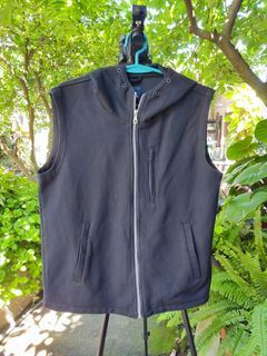 H11T UNIQLO VEST BRAND USED TAG SIZE LARGE LENGTH 0 WIDTH 20.5 SLEEVES 25 MOR THN 2 ITMS W LESS