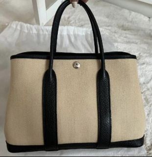 (Category: ) located in . Submitted by thebasicshowroom (Listing ID 1238481303, Image 1). Description: .
