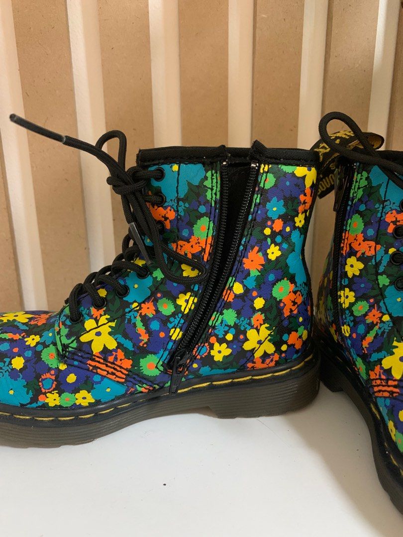 Dr martens wanderflora on sale