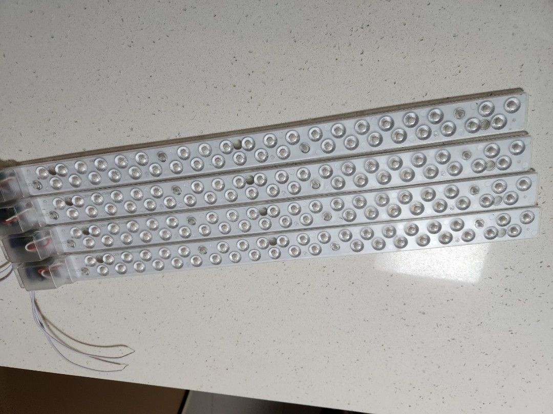 Ceiling light (Category: Lighting) located in Singapore. Submitted by lalalaaax (Listing ID 1238360893, Image 1). Description: Strips of led light. can remove the led light strips to suit your lighting preference..