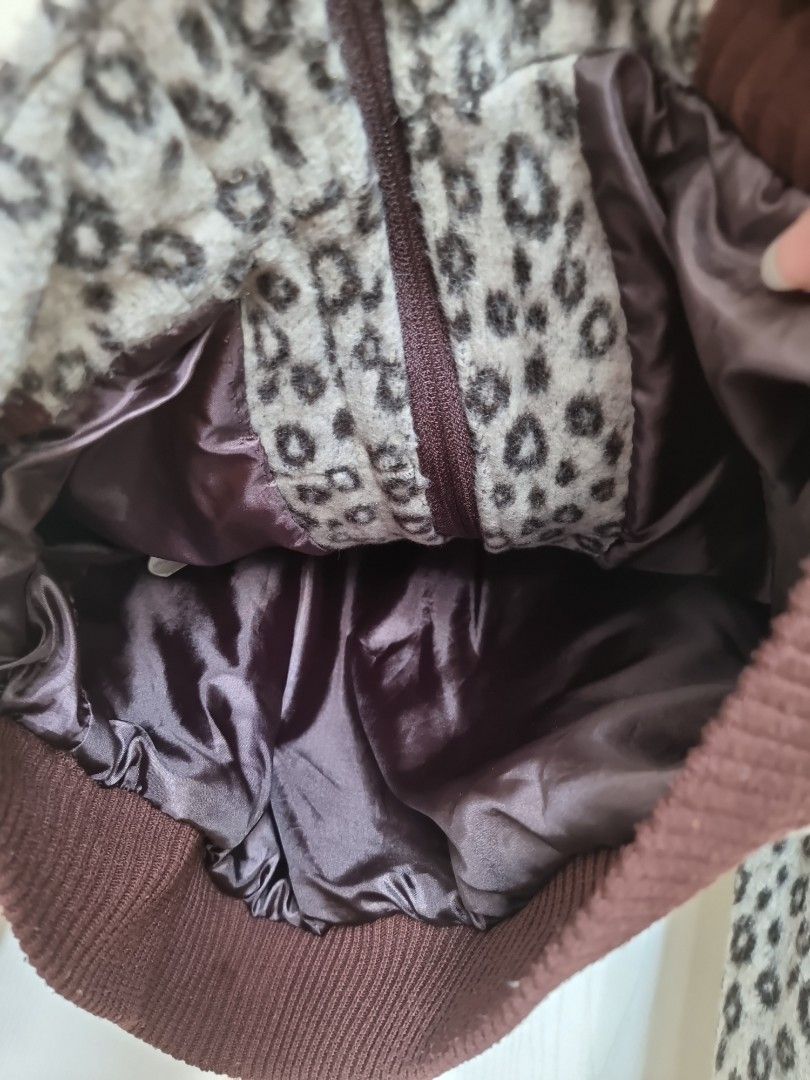 Leopard Jacket (Category: Coats, Jackets and Outerwear) located in Singapore. Submitted by RJ8584 (Listing ID 1238465051, Image 3). Description: perfect for cold weather, office with Aircon.