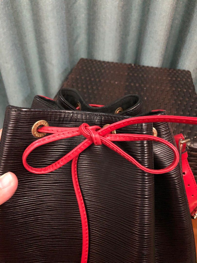 Louis Vuitton Black and Red Epi Noe Bi colour Bucket Shoulder Bag at  1stDibs