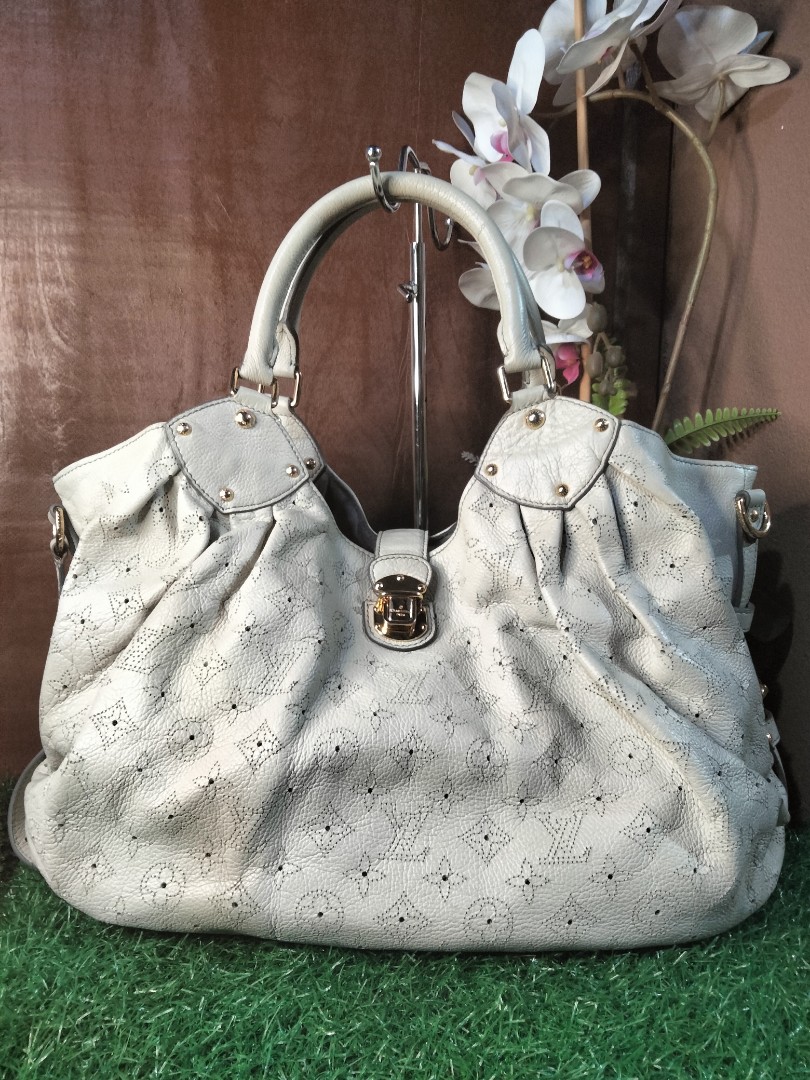 Louis Vuitton Mahina Leather Handbag