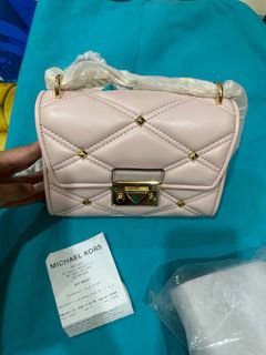 (Category: ) located in . Submitted by mycarbootsale247 (Listing ID 1238484044, Image 1). Description: .