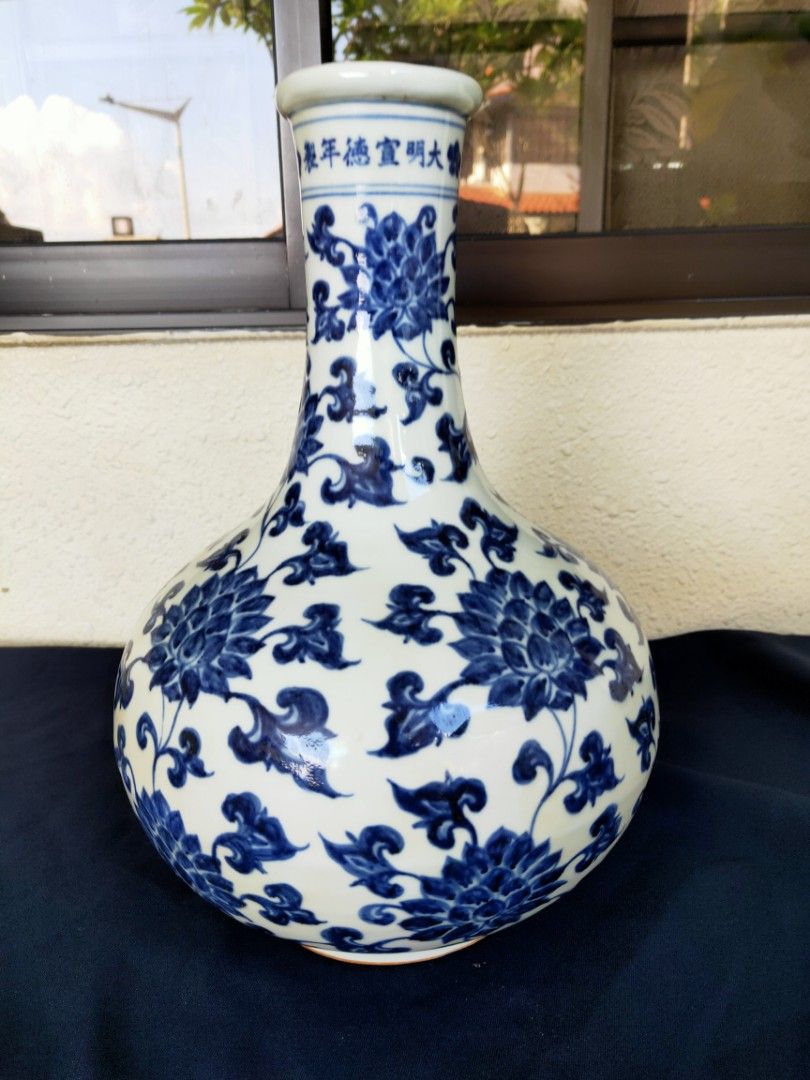 Ming dynasty Xuande period Somalua cobalt blue vase 32cm high with 