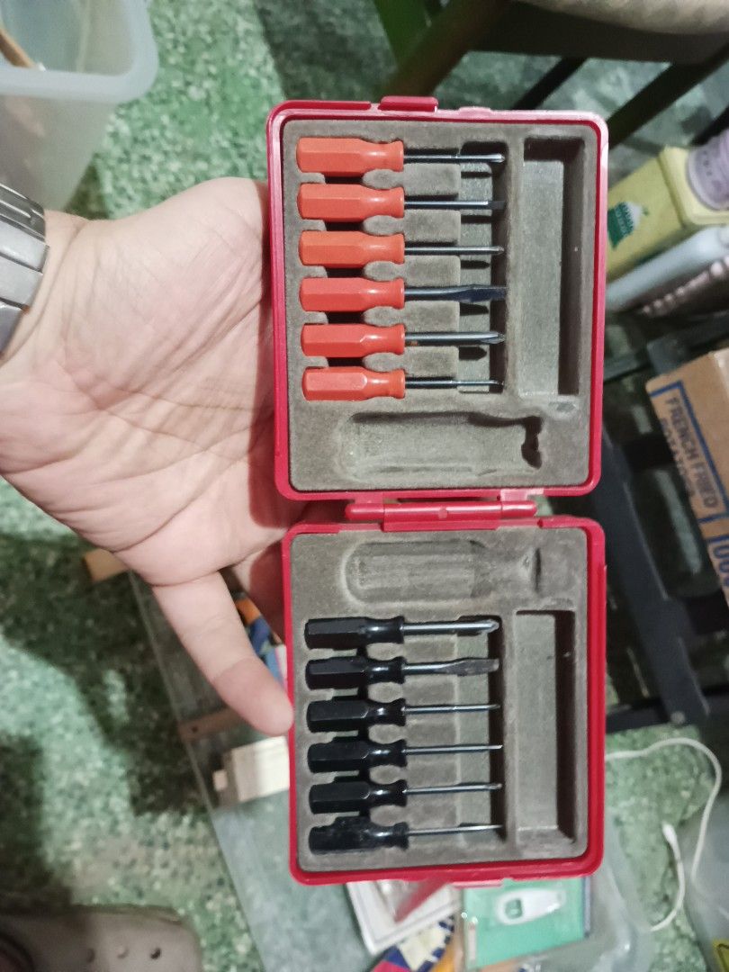 Mini screw driver set (Category: Construction Tools & Equipment) located in Legazpi City. Submitted by kikosgarage (Listing ID 1238455967, Image 1). Description: made in Japan.