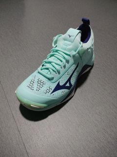Mizuno wave momentum For Sale Racket Ball Sports Carousell