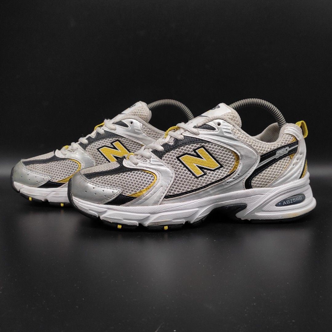 New Balance 530 Munsell White Citra Yellow (7.5 men/9 women), Men's  Fashion, Footwear, Sneakers on Carousell