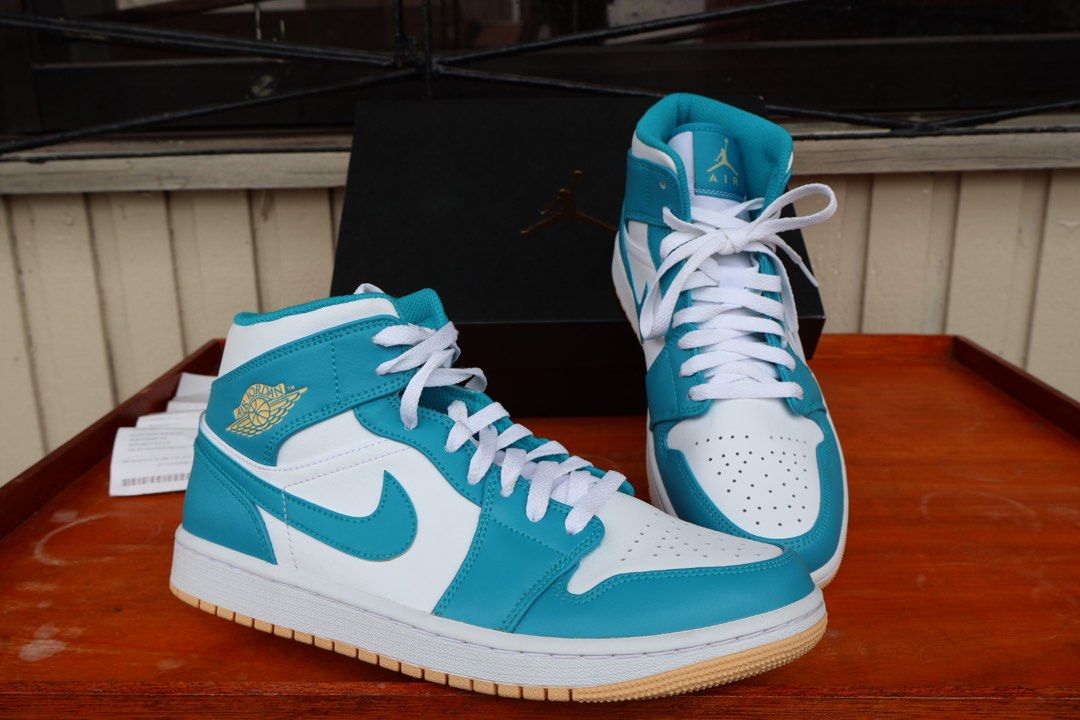 NIKE AIR JORDAN 1 MID 8.5 ORIG (Category: Sneakers) located in Manila. Submitted by jeeepjep (Listing ID 1238436049, Image 2). Description: NIKE AIR JORDAN 1 MID 8.5 ORIG 6000 only COLOR- AQUATONE/CELESTIAL GOLD-WHITE UK-7.5 Note: Kakabili lang last month isang beses nasuot no issue na impulsive BUYER AKALA KO KASE PUSIT AKO 😅😂 HINDI KO PALA SABAY SABAY MASUSUOT, maganda ang color nya in person kaso hindi ako sanay sa mga cutey color ma-stock l