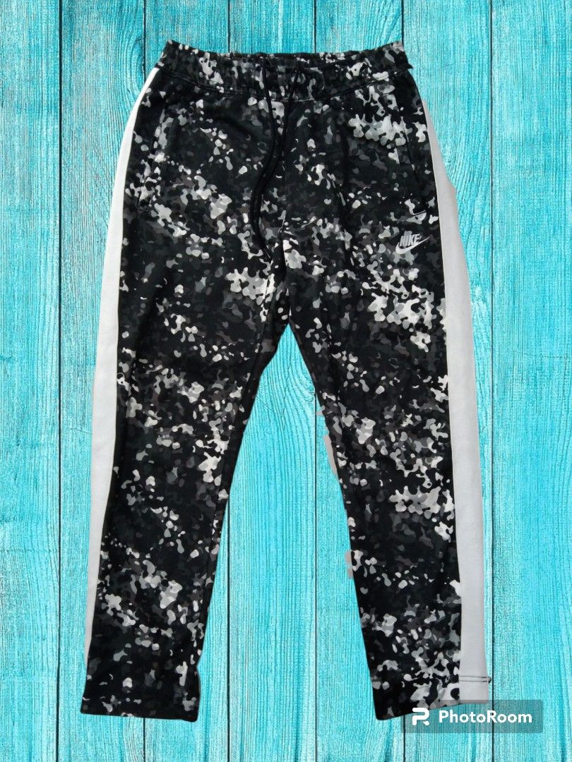 Nike women's top camo joggers