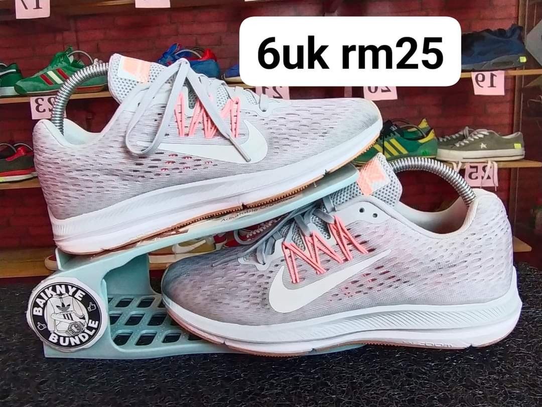 nike zoom winflo 5 Women s Fashion Footwear Sneakers on Carousell