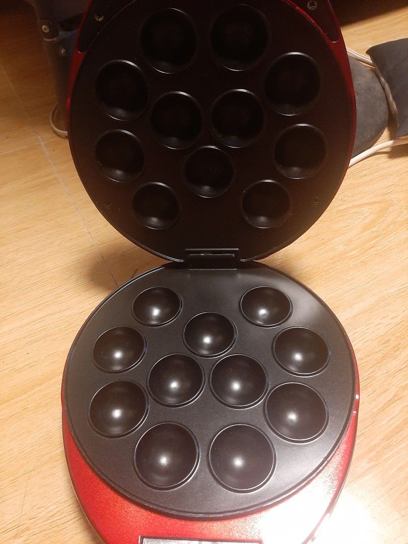 Nostalgia cake pop maker (Category: Bakeware) located in Quezon City. Submitted by bellar01 (Listing ID 1238571248, Image 2). Description: 2-3 times lng nagamit,with manual only rfs. nakatago nlng.