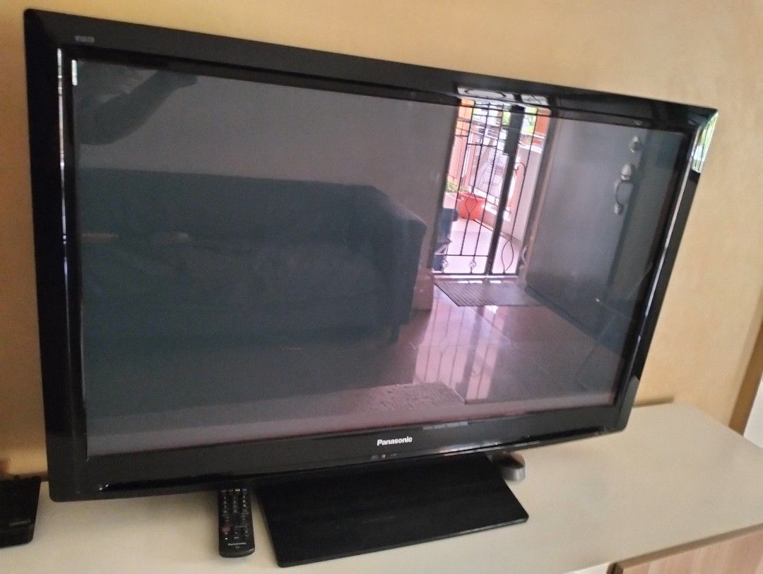 Panasonic TV 42 inches, TV & Home Appliances, TV & Entertainment, TV on