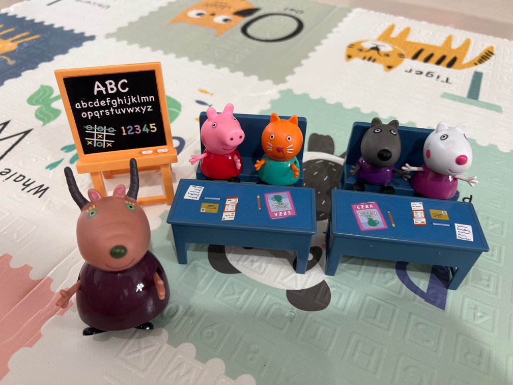 Peppa pig deals classroom set