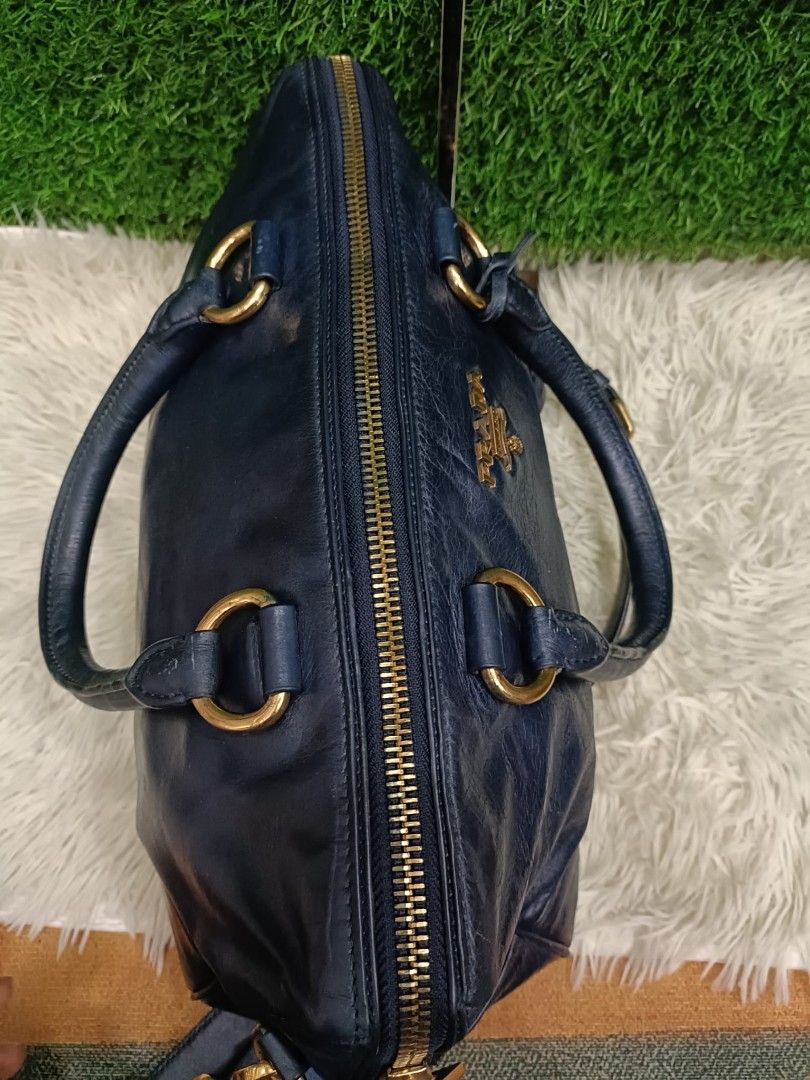 Prada Blue Vitello Shine Shoulder Bag Dark blue Leather Pony-style calfskin  ref.364549 - Joli Closet