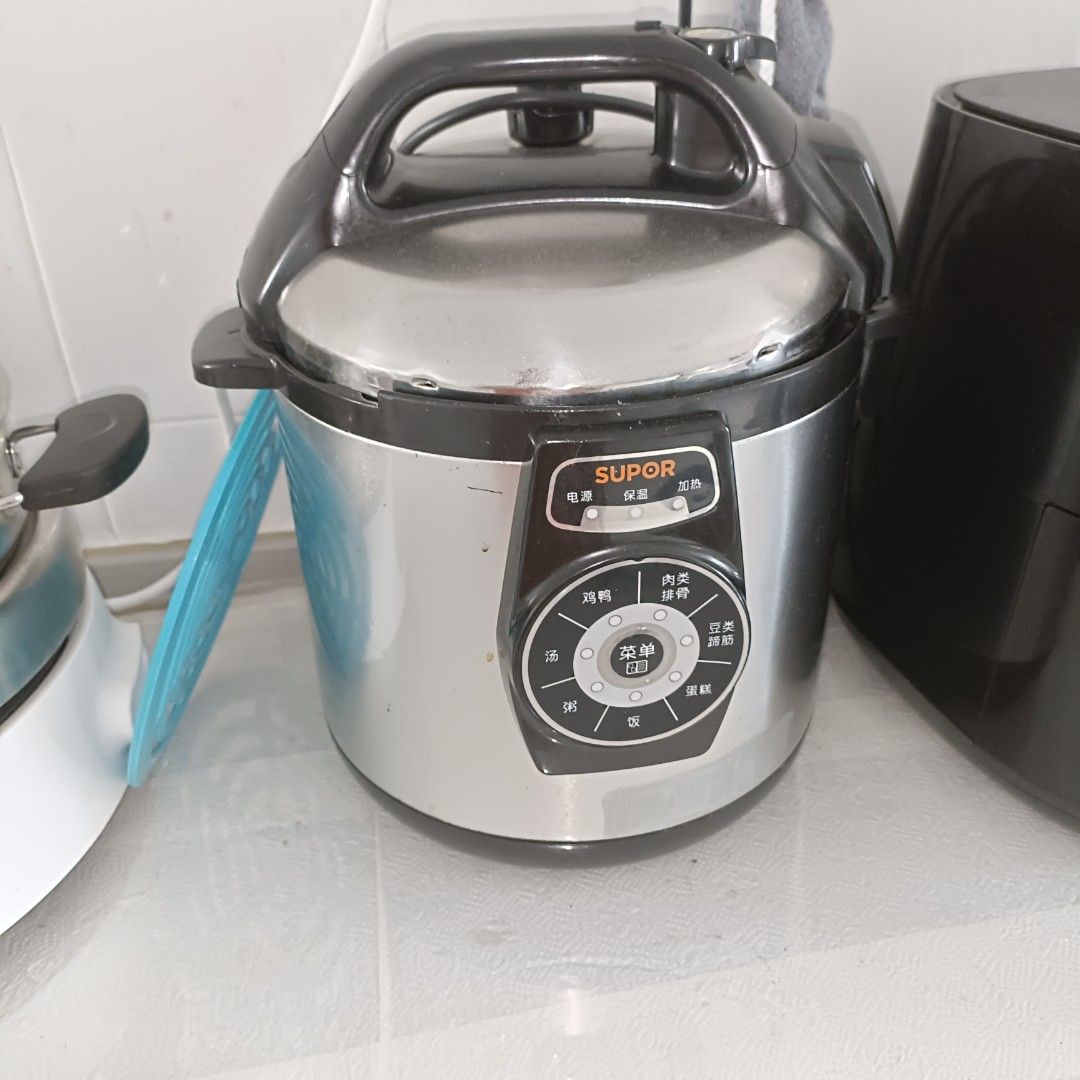 Pressure cooker and rice cooker, TV & Home Appliances, Kitchen Appliances, Cookers on Carousell