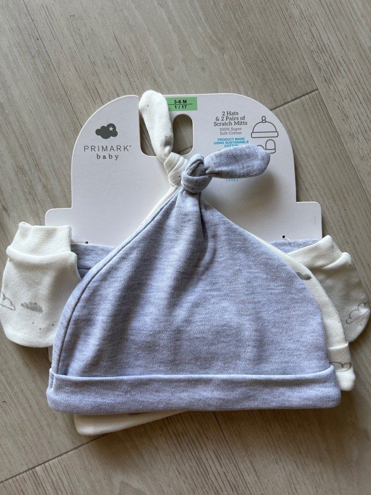 Primark Newborn Baby 2 Hats Beanies 2 Scratch Mitts Gift Set