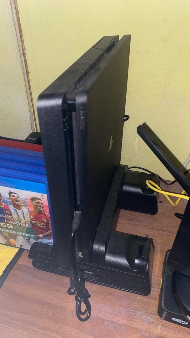Astro ps4 store slim