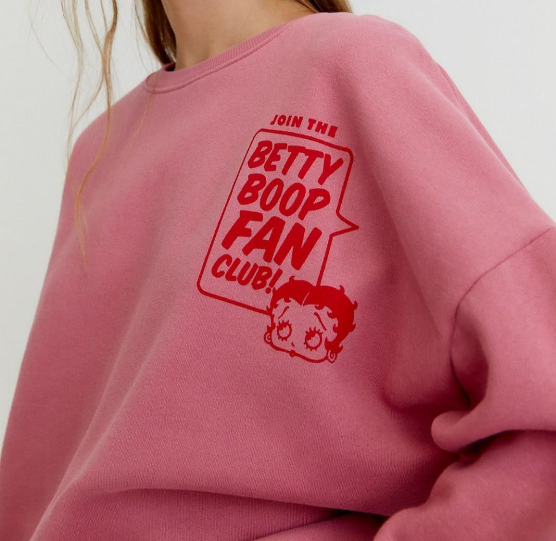 Pull and sales bear pink sweatshirt