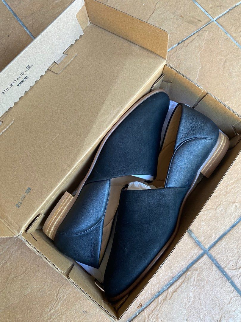 Pure Tone Clarks Women s Fashion Footwear Flats on Carousell