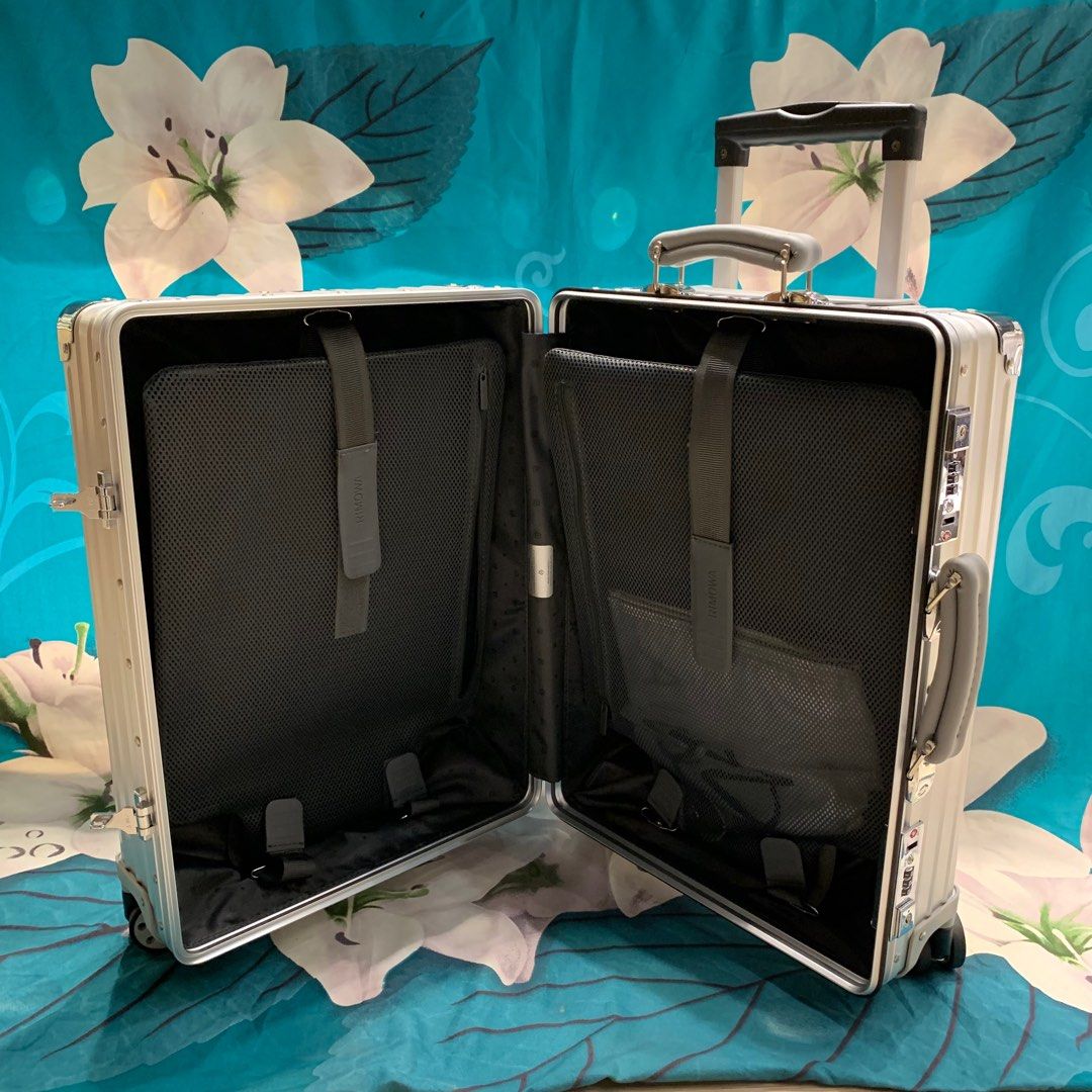 Rimowa classic size cabin, Fesyen Wanita, Aksesoris di Carousell