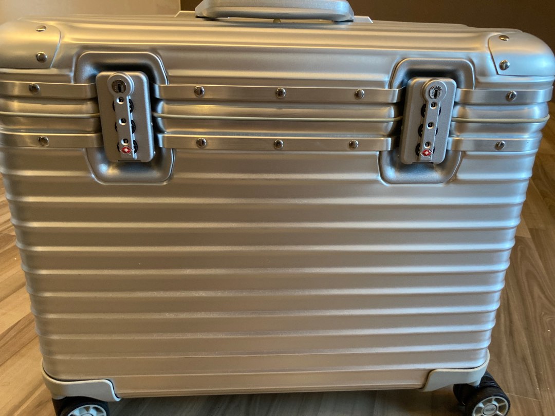 For reference] Some pictures of pre-LVMH Rimowa Pilot multiwheel case : r/ Rimowa