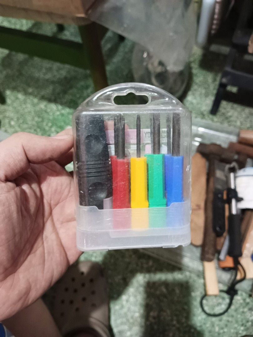 Screw driver set 8 PCs (Category: Construction Tools & Equipment) located in Legazpi City. Submitted by kikosgarage (Listing ID 1238448690, Image 1). Description: made in Japan.