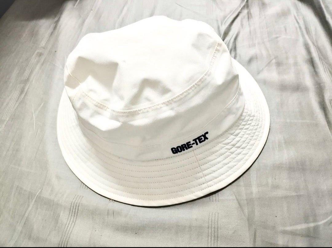 Supreme bucket hotsell hat white