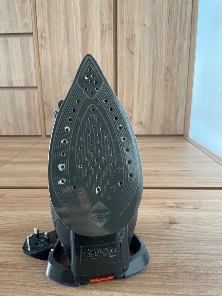 Tefal TurboPro Anti-Calc Iron, 家庭電器, 熨斗及掛熨機 - Carousell